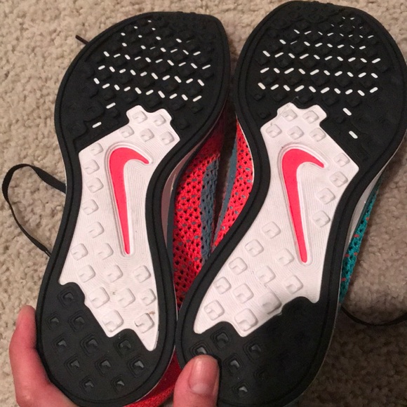 Nike Flyknit Racer - Picture 6 of 8